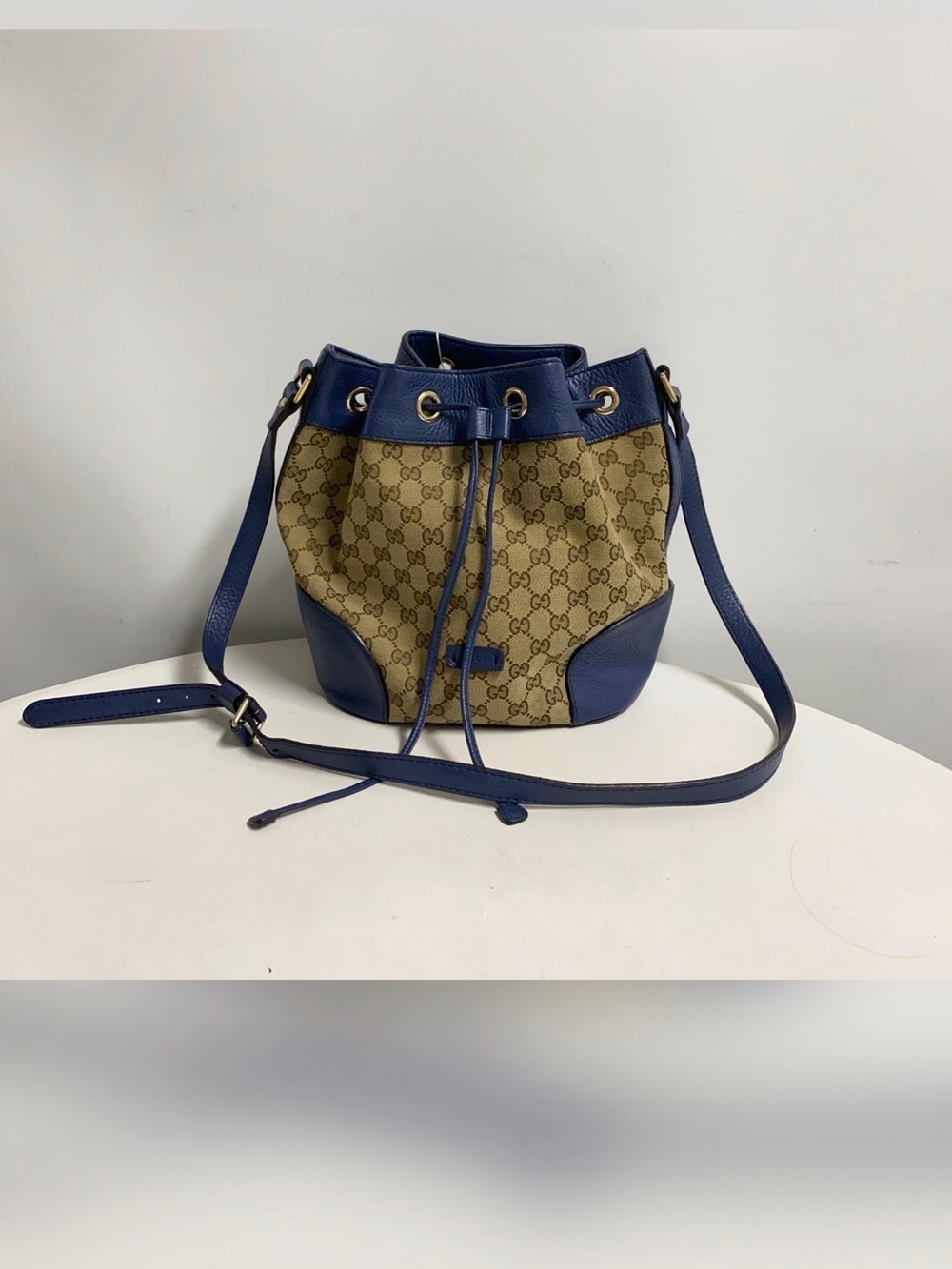 Gucci
Classic Bucket Bag GG Canvas